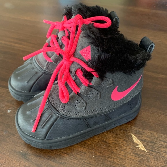 acg boots with fur